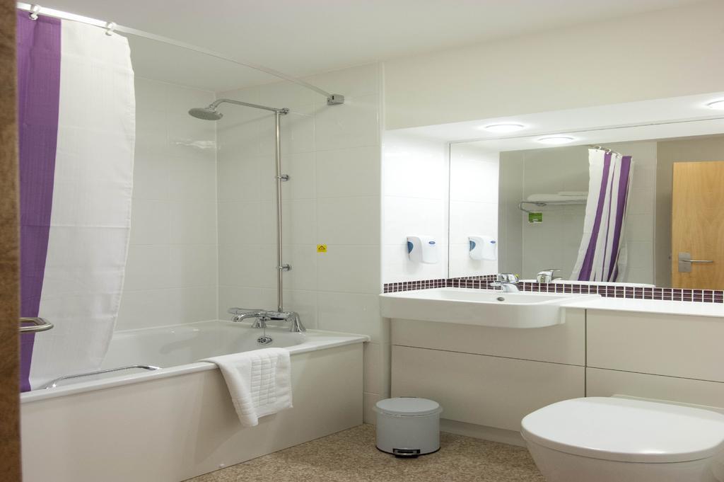 Premier Inn Ashford Central Δωμάτιο φωτογραφία